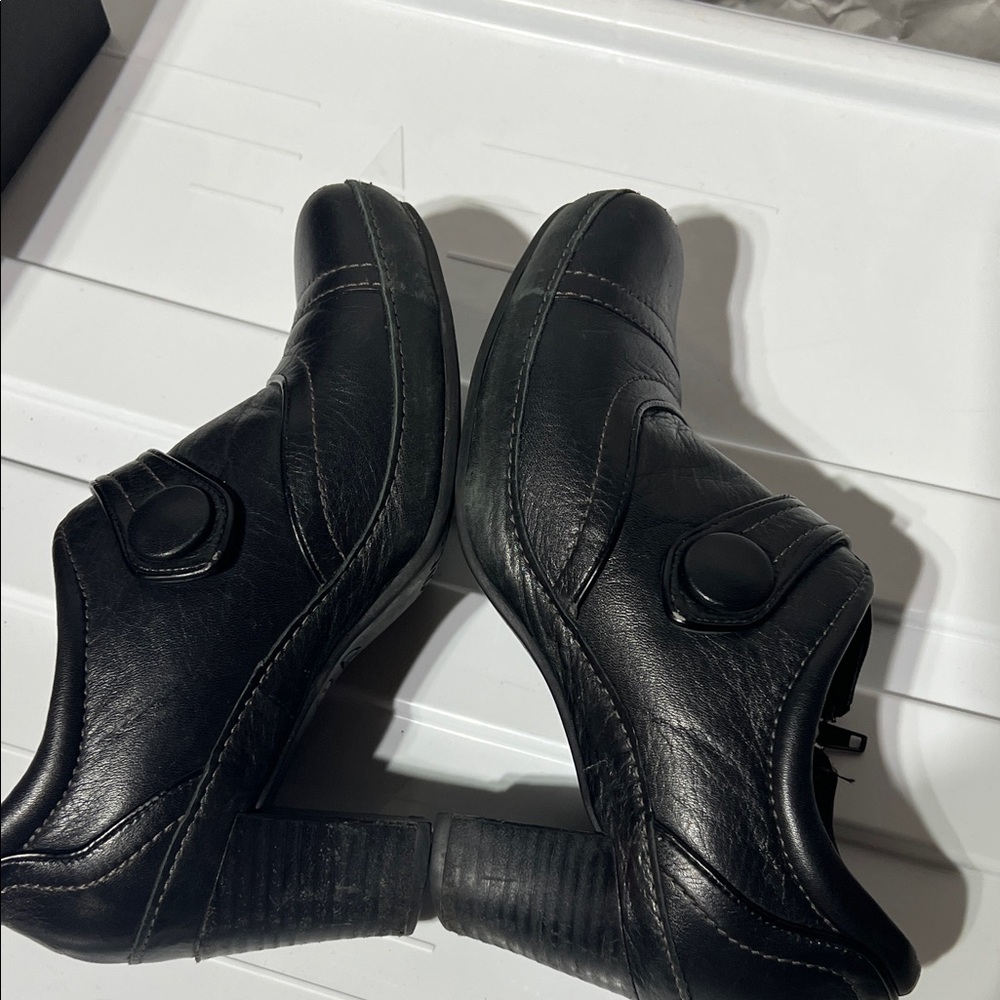 Clarks Black Leather Buckle Heels - Picture 10 of 11